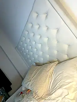 isabella-montes online show from November 30, 2025, 1:53 am