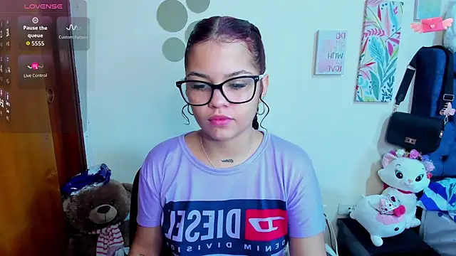 Emma boo online show from November 18, 2025, 4:44 pm