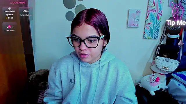 Emma boo online show from December 14, 2025, 7:07 pm