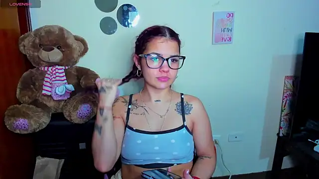 Emma boo online show from April 17, 2026, 11:52 pm