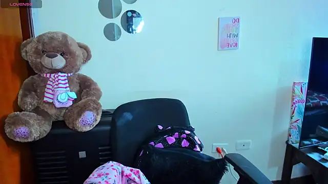 Emma boo online show from April 18, 2026, 7:07 pm