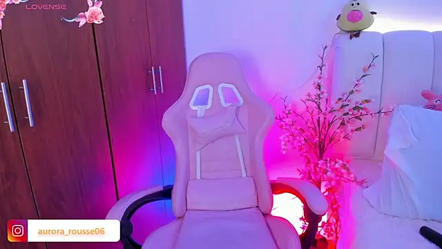 aurora rousse online show from February 14, 2026, 4:53 am