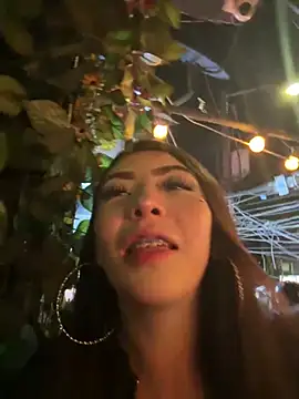 Moon And Sunn online show from April 3, 2026, 1:47 am