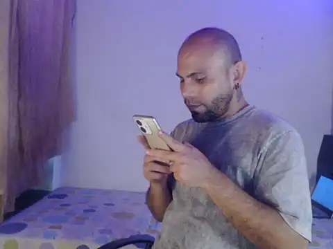 marek secrett online show from November 4, 2025, 8:41 pm