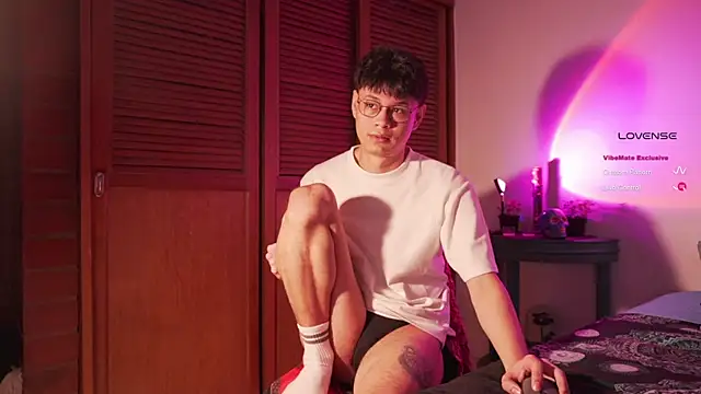 estmonnn online show from April 21, 2026, 12:56 am