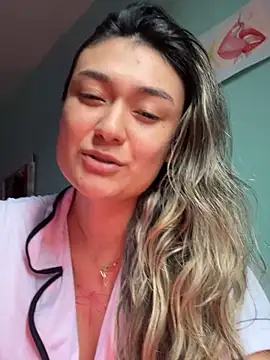 Im-Lola online show from February 1, 2026, 7:45 pm