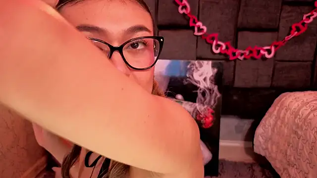 Im-Lola online show from February 16, 2026, 8:38 pm