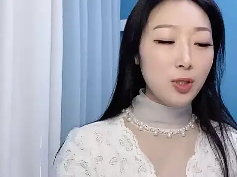 Snapshot of ella55-- chatting on November 11, 2025, 2:33 am ella55-- online show from November 11, 2025, 2:33 am