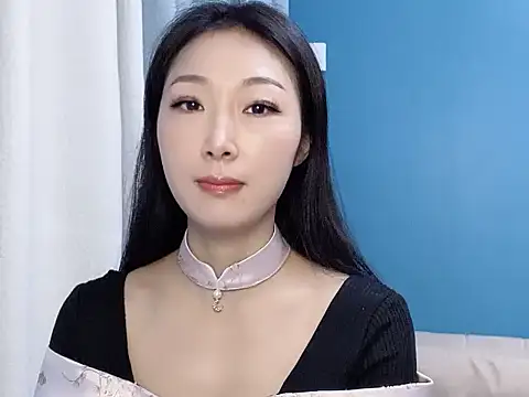 Snapshot of ella55-- chatting on November 17, 2025, 3:45 am ella55-- online show from November 17, 2025, 3:45 am