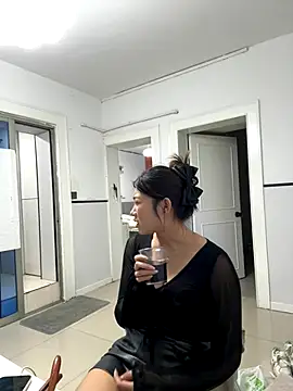 xiaojingzi66 online show from December 16, 2025, 10:15 pm