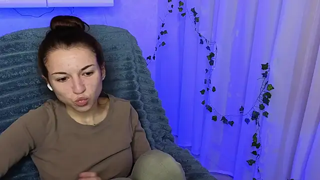 Snapshot of Ulyanix chatting on November 19, 2025, 5:07 am Ulyanix online show from November 19, 2025, 5:07 am