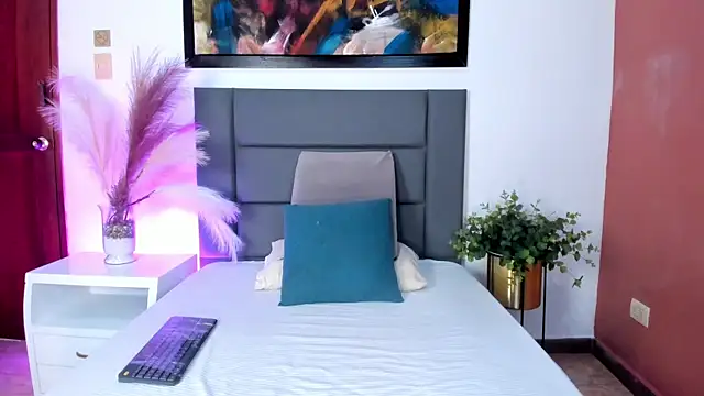 HannaaWells online show from February 20, 2026, 6:30 pm