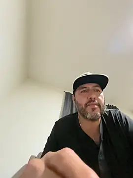 ezrah23 online show from January 6, 2026, 1:31 am