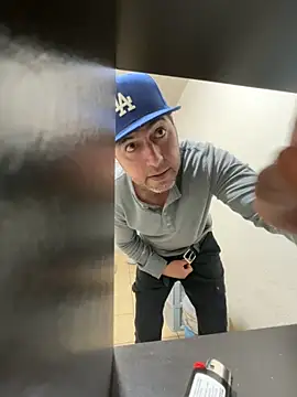 ezrah23 online show from February 18, 2026, 9:33 pm