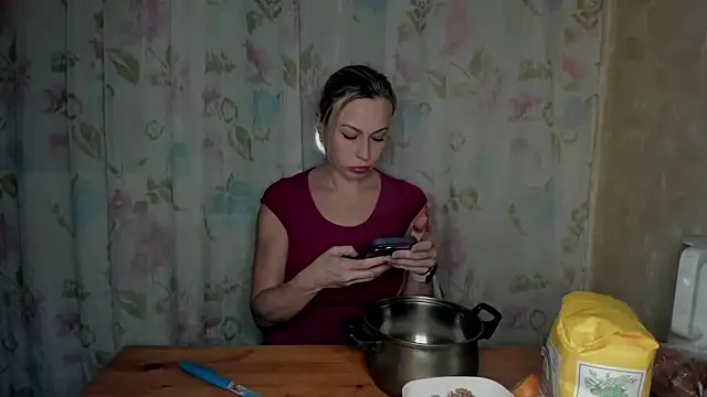 Elle Milfa online show from April 10, 2026, 6:56 pm