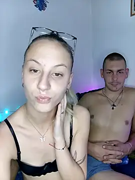 Snapshot of Laurazec chatting on November 3, 2025, 8:10 pm Laurazec online show from November 3, 2025, 8:10 pm