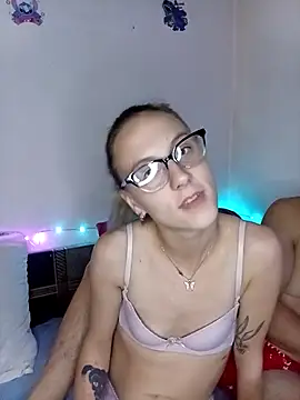 Snapshot of Laurazec chatting on November 20, 2025, 7:13 pm Laurazec online show from November 20, 2025, 7:13 pm