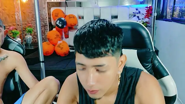 darwinandbrayann online show from November 1, 2025, 12:18 pm