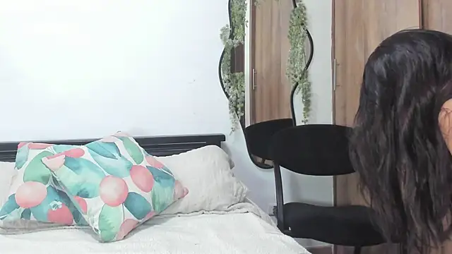 MailynAndNick online show from April 13, 2026, 7:41 pm