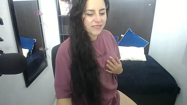 Snapshot of adara_sky chatting on October 31, 2025, 7:15 pm adara sky online show from October 31, 2025, 7:15 pm