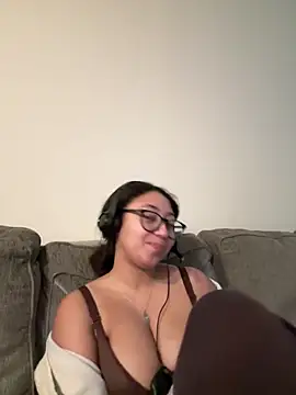 minha baby online show from December 14, 2025, 10:14 pm