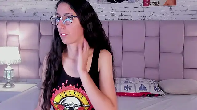 Snapshot of GirafMusic chatting on November 20, 2025, 1:00 pm GirafMusic online show from November 20, 2025, 1:00 pm