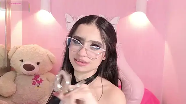 Snapshot of Little_arii chatting on February 13, 2026, 8:16 pm Little arii online show from February 13, 2026, 8:16 pm