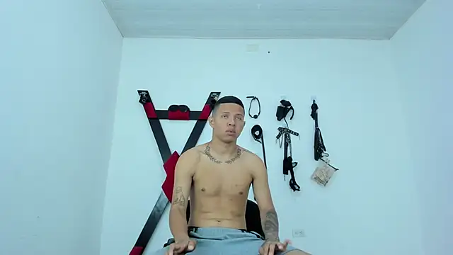 Steven19 LatinBoy online show from November 10, 2025, 11:31 am