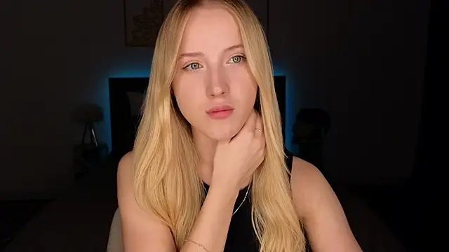 Snapshot of adele_armass chatting on June 18, 2026, 9:30 pm adele armass online show from June 18, 2026, 9:30 pm