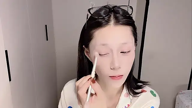 yuyu-33 online show from November 17, 2025, 12:38 am