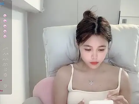 Snapshot of iu-uzZ chatting on November 19, 2025, 11:32 am iu-uzZ online show from November 19, 2025, 11:32 am