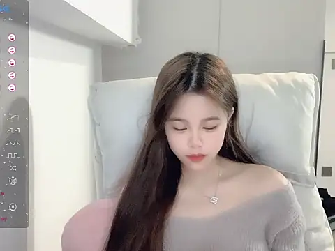 Snapshot of iu-uzZ chatting on November 21, 2025, 3:54 pm iu-uzZ online show from November 21, 2025, 3:54 pm