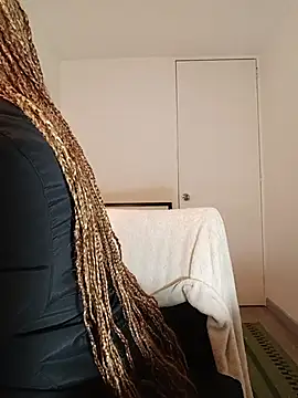 EvonyFoxxx online show from February 5, 2026, 12:04 am