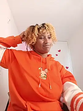 EvonyFoxxx online show from April 19, 2026, 8:33 pm