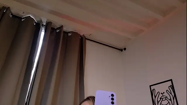 VictoriaNova  online show from February 12, 2026, 4:13 pm