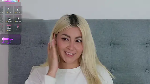 Snapshot of Elina_Hills chatting on November 3, 2025, 1:01 pm Elina Hills online show from November 3, 2025, 1:01 pm