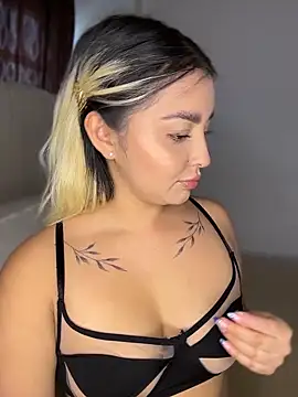 Elina Hills online show from April 15, 2026, 7:58 pm