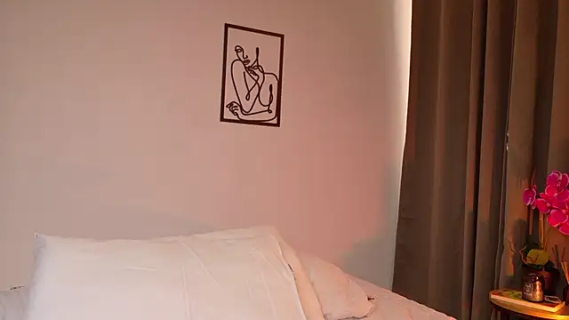 Snapshot of Zara_Nova chatting on June 13, 2026, 9:13 pm Zara Nova online show from June 13, 2026, 9:13 pm