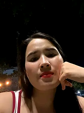 Snapshot of Okleotina9 chatting on October 31, 2025, 3:57 pm Okleotina9 online show from October 31, 2025, 3:57 pm