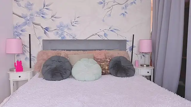 Sandra angel  online show from November 20, 2025, 11:15 pm