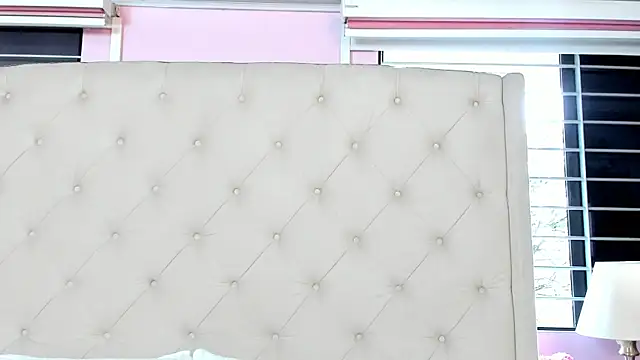 Snapshot of scarlett_leblanc_ chatting on July 23, 2026, 11:52 am scarlett leblanc online show from July 23, 2026, 11:52 am