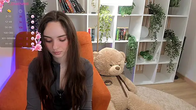 Snapshot of AlineFisher_ chatting on November 24, 2025, 1:33 pm AlineFisher online show from November 24, 2025, 1:33 pm