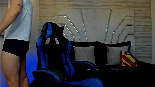 MAXTHOMSON online show from February 2, 2026, 4:33 am