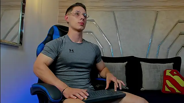 MAXTHOMSON online show from February 14, 2026, 12:29 am