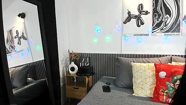 Cloe Bonne online show from December 2, 2025, 8:59 pm