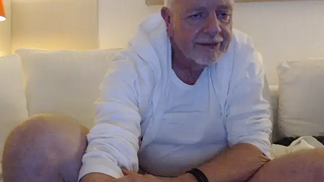 Dennislover007 online show from November 6, 2025, 6:09 pm