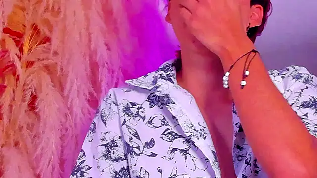 Leo Glow online show from February 13, 2026, 12:56 pm