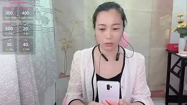 Lingling-Baby520 online show from April 12, 2026, 3:55 am