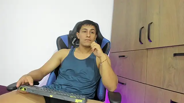 dorman boy online show from December 19, 2025, 2:40 am