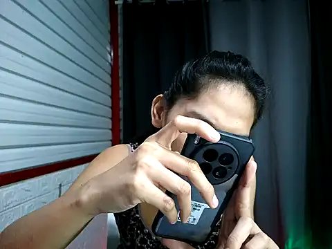 Snapshot of xwildflowerx chatting on November 19, 2025, 2:17 pm xwildflowerx online show from November 19, 2025, 2:17 pm